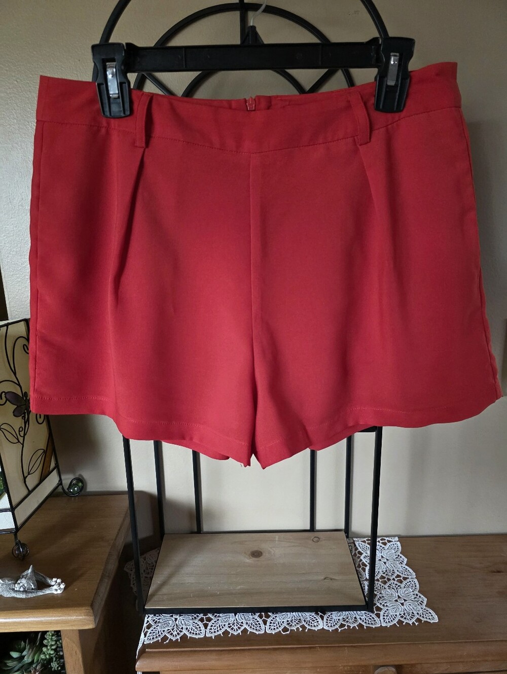 Guess Red Women's High Waisted Lightweight Tailored Shorts Size M